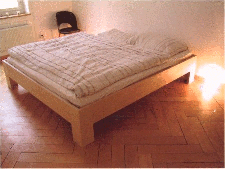 Bett aus Birkensperrholz