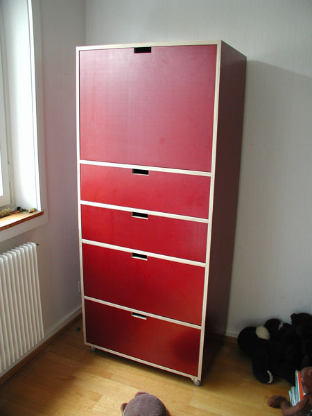 Bueromoebel in Birkensperrholz beschichtet