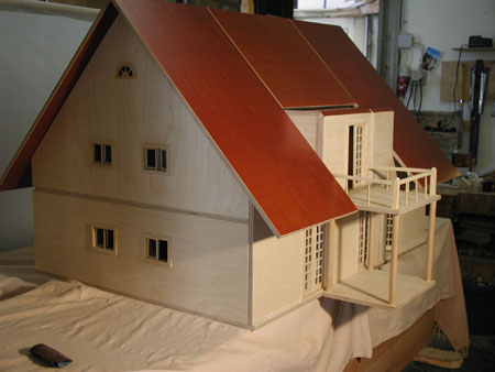 Puppenhaus nach Vorbild von realen Einfamilienhaus