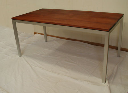 Tisch Birnbaum massiv, Unterbau Aluminium